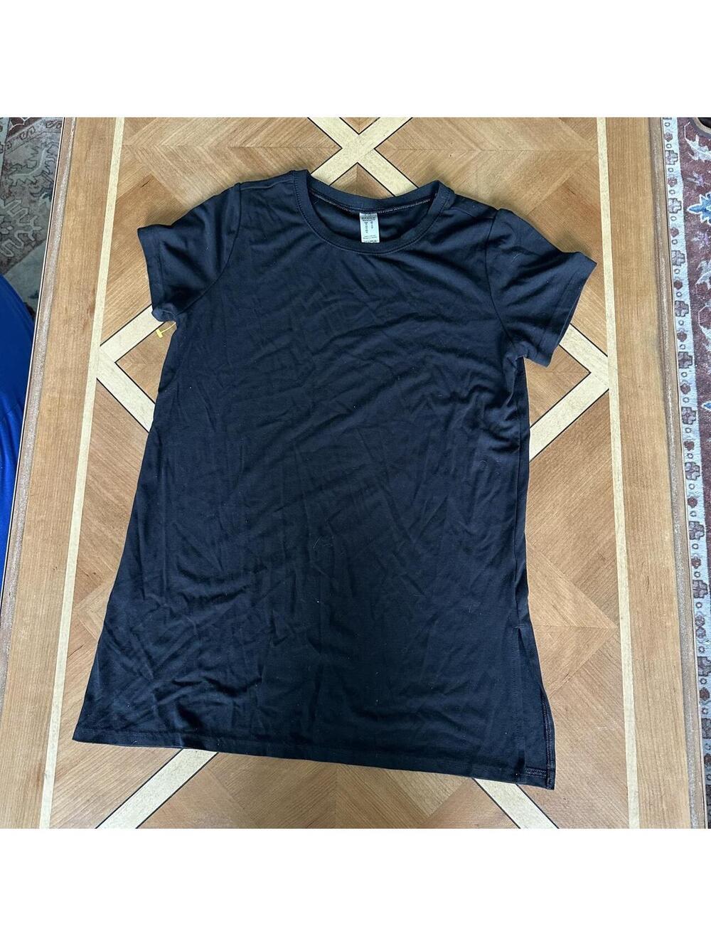 Black Spanx long fitted t-shirt in XS basics workout casual gym summer
